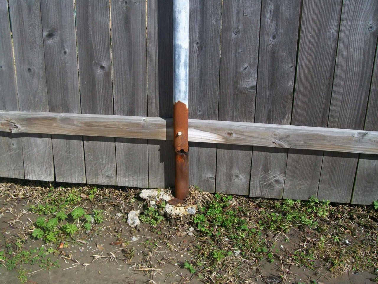 Fix broken fence post in concrete