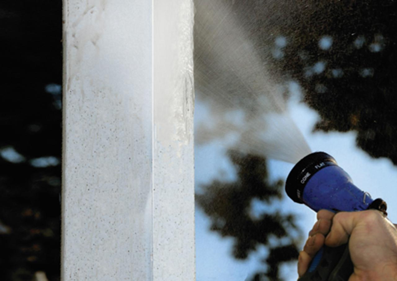 How to wash a vinyl fence