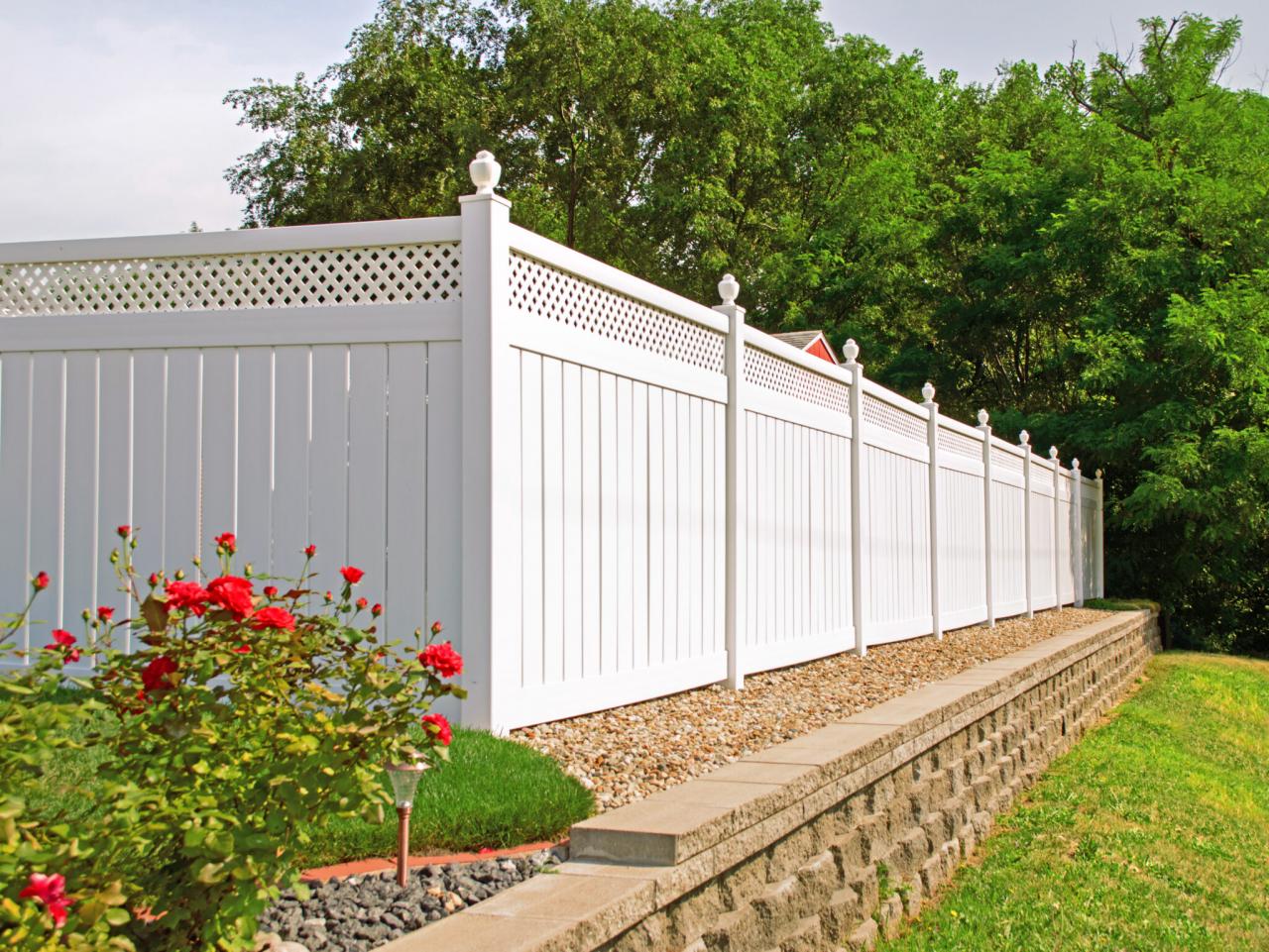 Recycled vinyl fence